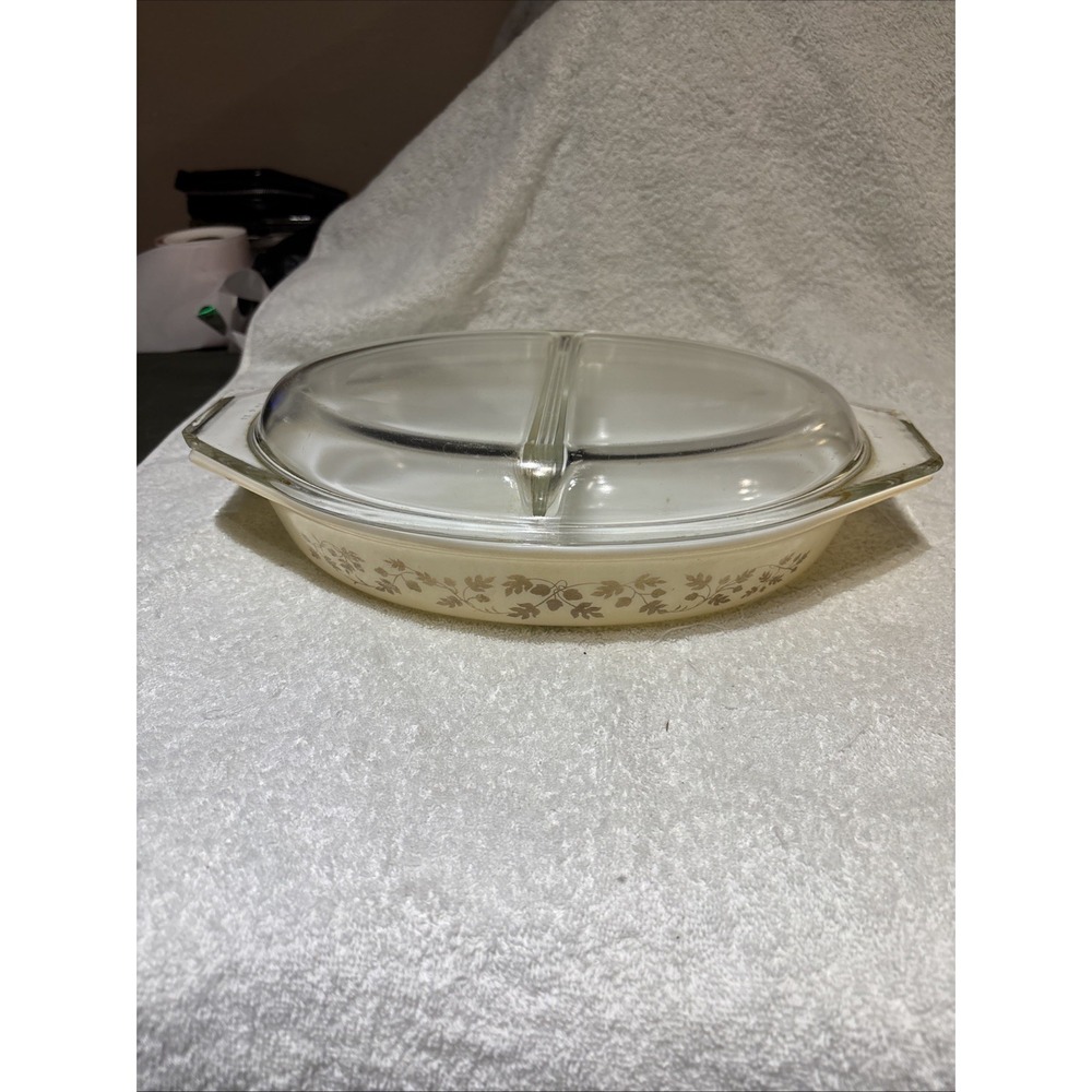 Vintage Pyrex Golden Acorn Ivory Divided Casserole Dish 1-1/2 Qt W/Lid MCM